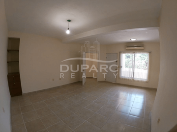 Propiedad de 6 Rec. con baño, estudio, estacionamiento,  completamente equipada