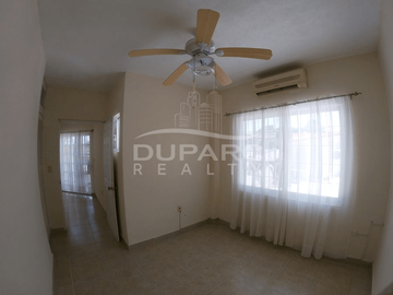 Propiedad de 6 Rec. con baño, estudio, estacionamiento,  completamente equipada