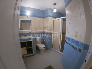 Propiedad de 6 Rec. con baño, estudio, estacionamiento,  completamente equipada
