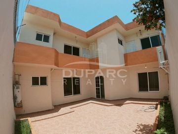 Propiedad de 6 Rec. con baño, estudio, estacionamiento,  completamente equipada