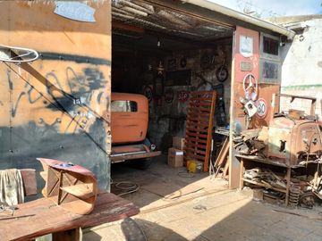 Casa Americana en VENTA con Galpón, Depósito o Taller en su fondo en Barrio Almafuerte de Glew.