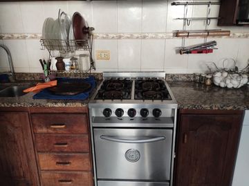 Casa Americana en VENTA con Galpón, Depósito o Taller en su fondo en Barrio Almafuerte de Glew.