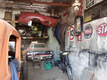 Casa Americana en VENTA con Galpón, Depósito o Taller en su fondo en Barrio Almafuerte de Glew.