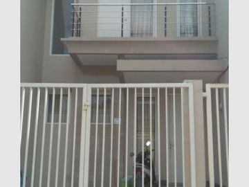 Rumah baru dekat kampus ubaya di tenggilis surabaya