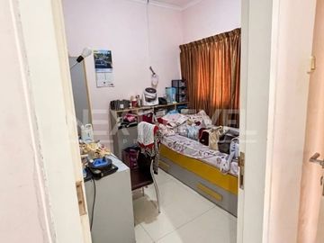 Dijual rumah di alam galaxy Surabaya barat