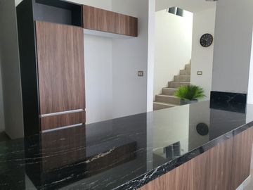 COMPRA HERMOSO TOWNHOUSES EN VILLANDARES, SLP