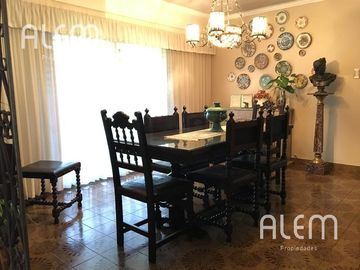 CHALET SOBRE HERMOSO LOTE DOBLE