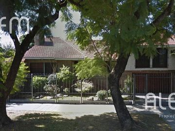 CHALET SOBRE HERMOSO LOTE DOBLE