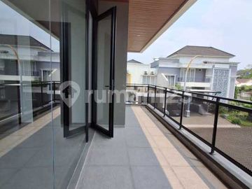 Rumah Mewah Ada Lift Hoek Badan Alam Sutera