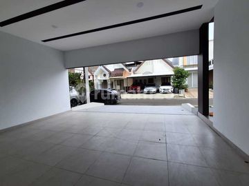 Rumah Mewah Ada Lift Hoek Badan Alam Sutera
