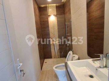 Rumah Mewah Ada Lift Hoek Badan Alam Sutera