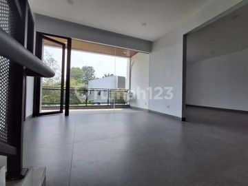 Rumah Mewah Ada Lift Hoek Badan Alam Sutera