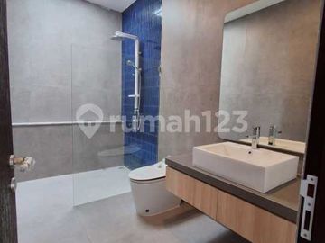Rumah Mewah Ada Lift Hoek Badan Alam Sutera