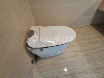 Rumah Mewah Ada Lift Hoek Badan Alam Sutera