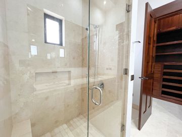 VENTA DE CASA EN LOS LAGOS