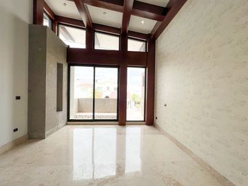 VENTA DE CASA EN LOS LAGOS