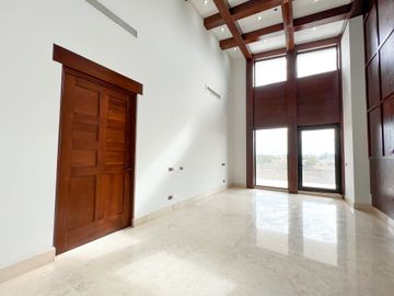 VENTA DE CASA EN LOS LAGOS