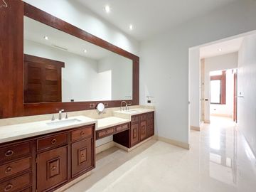VENTA DE CASA EN LOS LAGOS