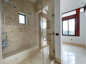 VENTA DE CASA EN LOS LAGOS