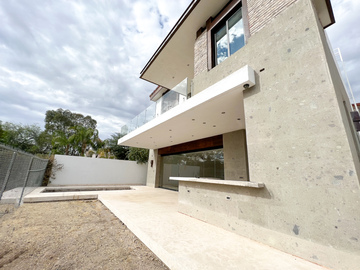 VENTA DE CASA EN LOS LAGOS