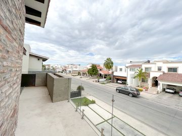 VENTA DE CASA EN LOS LAGOS