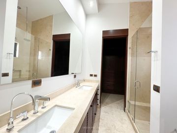 VENTA DE CASA EN LOS LAGOS