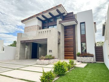 VENTA DE CASA EN LOS LAGOS