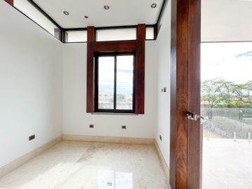 VENTA DE CASA EN LOS LAGOS