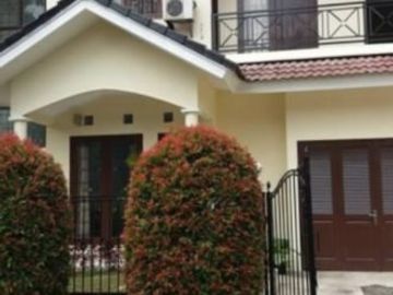 Rumah siap huni 2 lantai dalam cluster di Ciputat