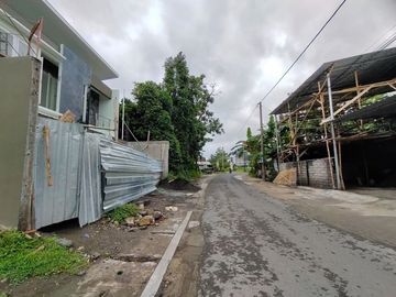 Dijual rumah baru 2 lantai proses finishing di dekat stadion maguwoharjo