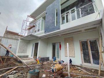 Dijual rumah baru 2 lantai proses finishing di dekat stadion maguwoharjo