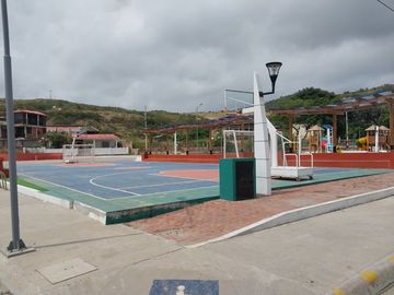 Puerto Cayo: Se Vende Casa Frente al Mar en Puerto Cayo