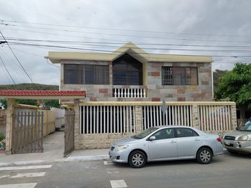 Puerto Cayo: Se Vende Casa Frente al Mar en Puerto Cayo