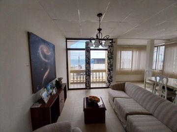 Puerto Cayo: Se Vende Casa Frente al Mar en Puerto Cayo