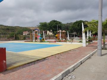 Puerto Cayo: Se Vende Casa Frente al Mar en Puerto Cayo