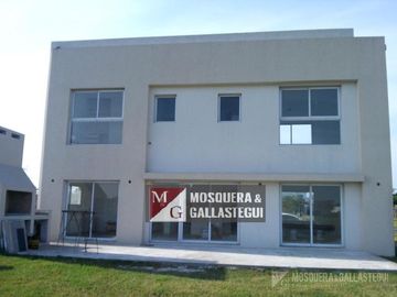Casa en venta- Barrio Privado San Marco