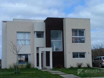 Casa en venta- Barrio Privado San Marco
