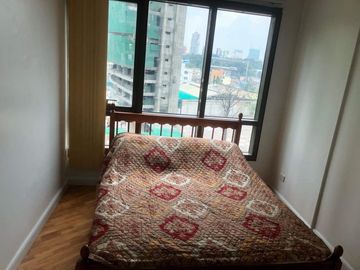 Condominium 1 Bedroom: 1BR Condo For Sale in Joya South Tower Rockwell Makati City