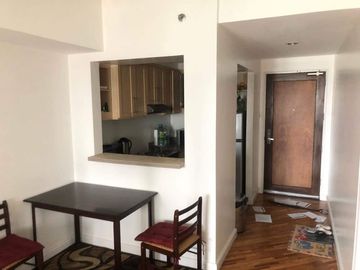 Condominium 1 Bedroom: 1BR Condo For Sale in Joya South Tower Rockwell Makati City