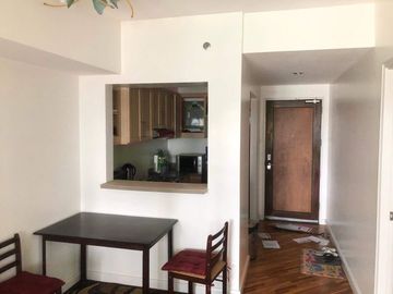 Condominium 1 Bedroom: 1BR Condo For Sale in Joya South Tower Rockwell Makati City