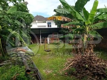 Swalayan Strategis,Laris,Ramai ,pinggir jl Aspal Lebar,Condongcatur