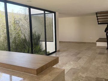 VENTA DE CASA FRACCIONAMIENTO MIRALTA