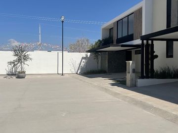 VENTA DE CASA FRACCIONAMIENTO MIRALTA