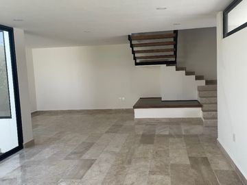 VENTA DE CASA FRACCIONAMIENTO MIRALTA