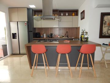 casa condominio en arriendo/venta en la castellana. Cod V79095