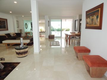 casa condominio en arriendo/venta en la castellana. Cod V79095