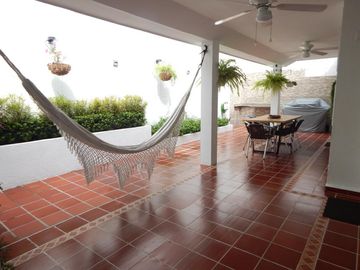casa condominio en arriendo/venta en la castellana. Cod V79095