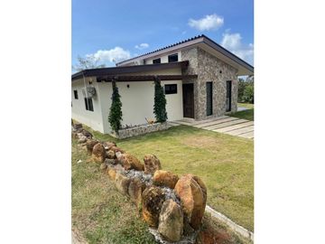 Proyecto de Montaña / Terrenos y Casas