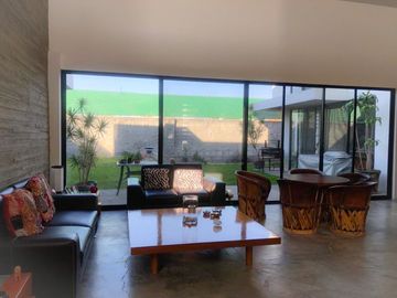 CASA EN VENTA EN FRACC. NAVARRA! A 500m FEDERAL A ATLIXCO! ENORME JARDÍN!