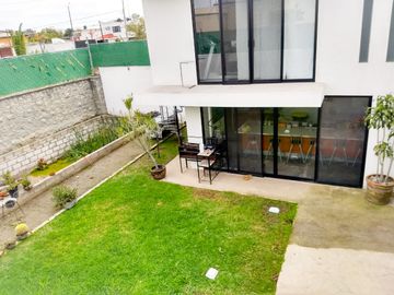 CASA EN VENTA EN FRACC. NAVARRA! A 500m FEDERAL A ATLIXCO! ENORME JARDÍN!